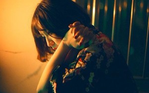 Mượn cớ có nồi thịt cháy, chồng chê vợ vô dụng để rồi nhận về câu trả lời "lạnh tanh" cùng sự thật bức ảnh được giữ 4 năm trước