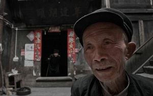 Bố chồng không bao giờ đi vệ sinh ở nhà: Con dâu dọn phòng cho ông, hổ thẹn khi hiểu lý do