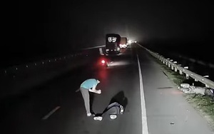Chạy xe trong đêm, tài xế hoảng khi thấy người nằm bất động giữa đường