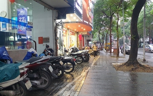 Hà Nội: Ngày Black Friday đìu hiu trong thời tiết mưa rét