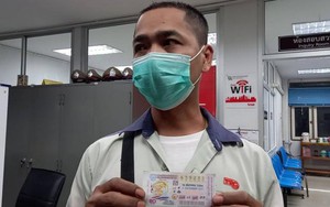 Chia tay vì nghèo, chàng trai si tình mua vé số mừng ngày sinh nhật bạn gái cũ: Phút chốc đổi đời nhờ trúng số độc đắc, có nhiều tiền vẫn quyết làm công nhân