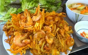 Hà Nội những ngày trở rét, người người kéo nhau ra hàng quán vỉa hè ăn đủ loại bánh nóng hổi này