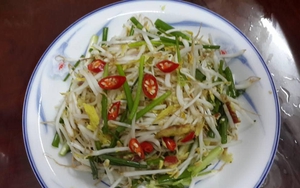 Dưa giá muối cùng loại củ gia vị này rất ngon giòn, giải nhiệt tốt, chuyên gia bày cách làm