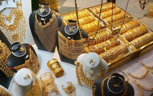 Giá vàng hôm nay tiếp tục lao dốc, chuyên gia nhận định thế nào?