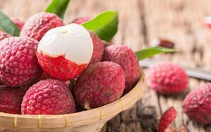 Vải chính vụ ngon rẻ ai cũng ăn, nhưng “say vải” nguy hại thế nào nhiều người không biết
