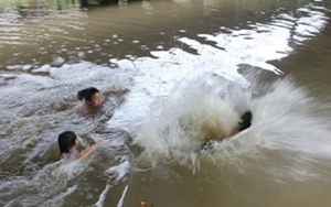 Hải Dương: Rủ nhau ra sông tắm, nam sinh lớp 7 huyện Thanh Miện bị nước cuốn trôi