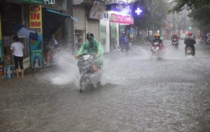 Miền Bắc mưa to đến rất to, cảnh báo ngập lụt trên các tuyến phố Hà Nội vào sáng nay
