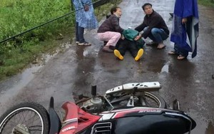 Một phụ nữ tử vong nghi tông cột điện ngã ra đường lúc mưa bão