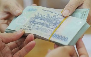 Hành động của mẹ chồng khi con dâu biếu tiền khiến cô nghẹn ngào không nói nên lời