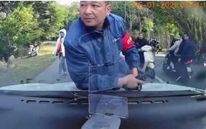 Tin sáng 29/1: Tạm đình chỉ nhân viên bảo vệ nhảy lên nắp ca pô xe của du khách ở Yên Tử; 4 người thiệt mạng trong vụ tai nạn ở Sơn La