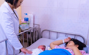 Bé sơ sinh 'khổng lồ' hơn 6kg chào đời ở Bệnh viện Hùng Vương