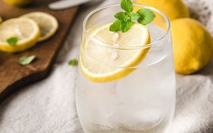 Uống nước chanh không chỉ cải thiện khả năng miễn dịch, hỗ trợ tiêu hóa mà còn có những lợi ích này