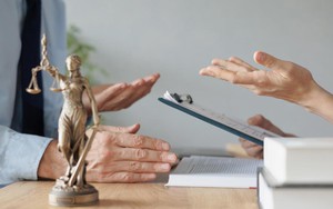 Bị vợ con từ chối đoàn tụ sau hơn 30 năm bỏ đi không liên lạc, chồng làm điều khiến ai biết chuyện đều phẫn nộ