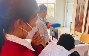 Nữ sinh bật khóc khi đi từ 4 giờ sáng mà không được dự thi ĐGNL