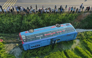 Thông tin mới nhất vụ ôtô khách lật xuống ruộng tài xế tử nạn ở Quảng Ngãi