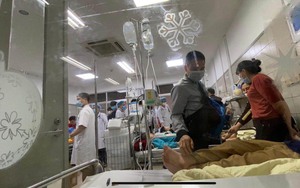 Vụ 56 em học sinh nhập viện, nhà trường nói 'bị say xe, không phải nghi ngộ độc thực phẩm'