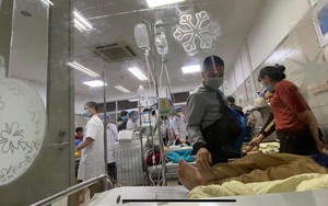 Tin mới về hơn 50 học sinh phải nhập viện sau chuyến dã ngoại tại Hà Nội