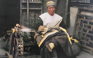 Loạt ảnh màu thời nhà Thanh: Nữ quý tộc lần đầu khoe “chân gót sen”, người đàn ông làm công việc của phụ nữ