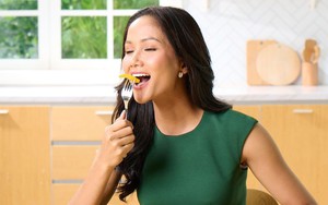 Món thịt đặc biệt ngày nào cũng ăn để giảm cân, giữ dáng của Hhen Nie, lý do nàng Hậu mang cơm nhà đi ăn dù liên tục chạy show