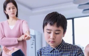 Mẹ quyết định ở nhà làm nội trợ để chăm sóc con tốt nhất không ngờ trong mắt con lại trở thành người mẹ thế này