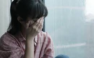 Chồng keo kiệt hết sức khiến người vợ khuyết tật phẫn nộ nhưng khi nghe câu trả lời của anh cô đã bật khóc