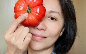 Lưu Gia Linh khoe da mộc không tỳ vết ở tuổi 58