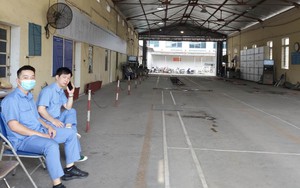 Cảnh khó tin ở trung tâm đăng kiểm, nhân viên rảnh việc ngồi chơi