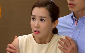 Nửa đêm tỉnh giấc, vợ bàng hoàng phát hiện bí mật đáng sợ của chồng khi nhìn lén vào màn hình điện thoại