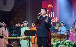 Giọng ca phi giới tính quê Bắc Giang, Trần Tùng Anh tự tin cover hits của ca sĩ Anh Thơ trên sân khấu