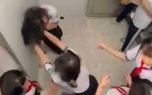 Phẫn nộ hình ảnh nữ sinh cấp 2 ở TP.HCM bị đánh hội đồng ngay trong trường