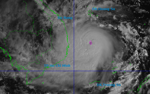 Tin bão mới nhất: Bão số 13 giật trên cấp 17 áp sát đất liền, khu vực nào miền Trung bị ảnh hưởng nhất?
