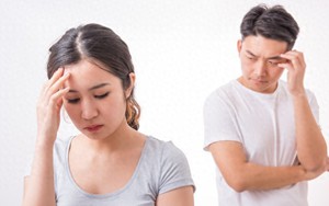 Sau 7 ngày 'chiến tranh lạnh', vợ nhắn tin hỏi 'anh chết chưa?': Câu trả lời của chồng khiến vợ rơi nước mắt