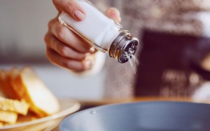 5 cách đơn giản để giảm tiêu thụ muối, bảo vệ tim mạch