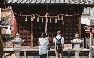 Người dân Nhật Bản làm gì vào ngày đầu tiên của Tết Dương lịch để cầu mong may mắn?