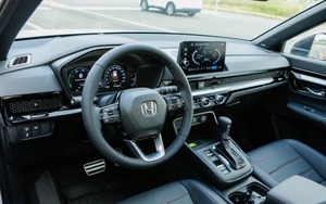 Giá lăn bánh Honda CR-V giảm mạnh, thấp kỷ lục, xứng danh SUV hạng C rẻ nhất, Mazda CX-5, Hyundai Tucson 'sốt vó' lo doanh số