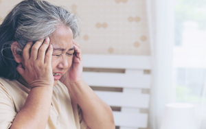 Con dâu đòi ly hôn vì chuyện chăm mẹ chồng bệnh, tôi lặng người xót xa