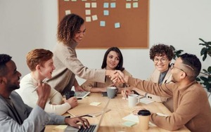 14 câu trong giao tiếp thể hiện EQ cao mà người thông minh thường dùng khiến ai cũng quý mến