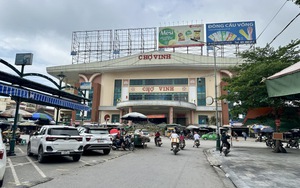 Chợ lớn nhất Bắc Trung Bộ 'cửa đóng then cài' giữa cao điểm chống hàng giả