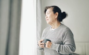 Nghỉ hưu rồi tôi vẫn làm giúp việc để chu cấp cho con trai, đến sinh nhật bà thông gia mới bừng tỉnh