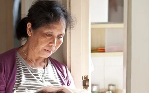 Dành cả đời tiết kiệm cho tuổi già, cụ bà bật khóc: "Điều hối hận nhất trong cuộc đời tôi là đã dành dụm tiền để nghỉ hưu"