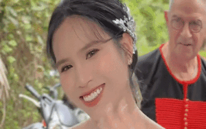 Cô dâu Ê Đê dẫn nhà gái đi đón chú rể Đan Mạch, đám cưới rộn ràng khắp buôn làng