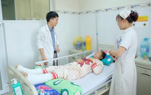 Thang máy bất ngờ rơi tự do, người phụ nữ 39 tuổi bị gãy cột sống và gãy 2 gót chân