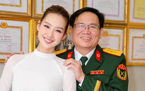 Gia thế nàng hậu quê Cần Thơ thi Miss World: Bố là đại tá, mẹ bác sĩ