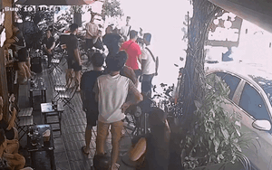 Hà Nội: Đỗ xe sang chắn trước cửa quán cà phê, tài xế lao vào nhà đánh người khi bị nhắc nhở