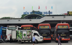 Chống tăng giá vé, Bến xe Nước Ngầm tăng quầy và người bán vé phục vụ nhân dân dịp nghỉ lễ Quốc khánh 2/9