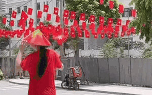 Tháng cuối thai kỳ, Hoa hậu Ngọc Hân vẫn 'bắt trend' yêu nước