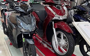 Giá xe máy Honda mới nhất giảm mạnh, SH, Vision xuống mức thấp chưa từng có, dưới cả mốc niêm yết