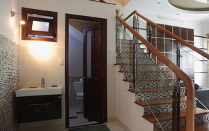 Những nguy hại khi thiết kế toilet dưới gầm cầu thang
