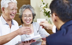 Nên để tiền tiết kiệm cho con cái hay để dưỡng già?: Người già thông minh sẽ làm theo cách này!