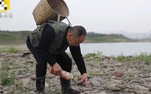 Ra suối nhặt “đồ bỏ đi”, dân làng thu về hơn 72 tỷ đồng mỗi năm